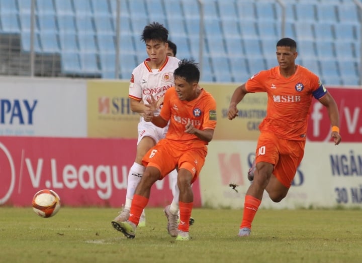 Trực tiếp bóng đá Đà Nẵng 1-0 CLB Công an Hà Nội: Quang Hải rời sân