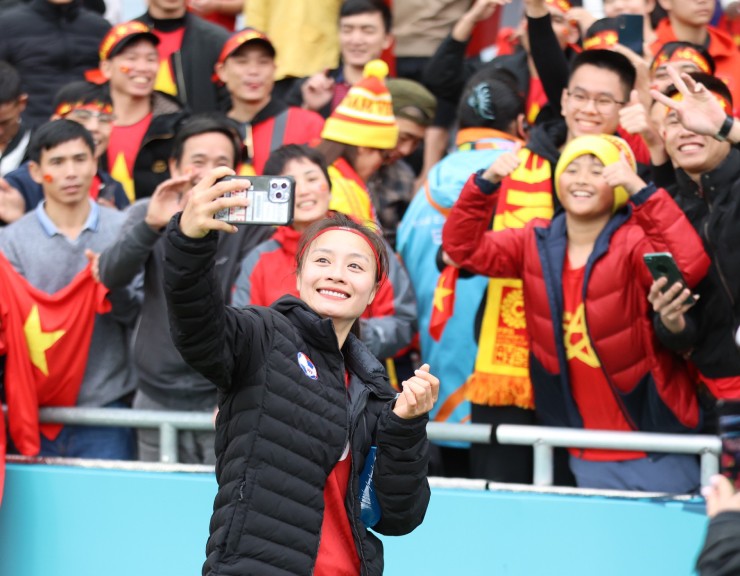Hot girl Hoàng Loan được fan quốc tế săn đón, ĐT nữ Việt Nam mừng trận ra quân World Cup - 6