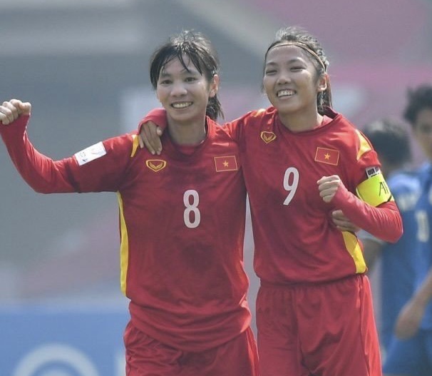 Đội tuyển nữ Việt Nam mang núi hành lý dự World Cup, Thanh Nhã xinh đẹp rạng ngời - Ảnh 8.