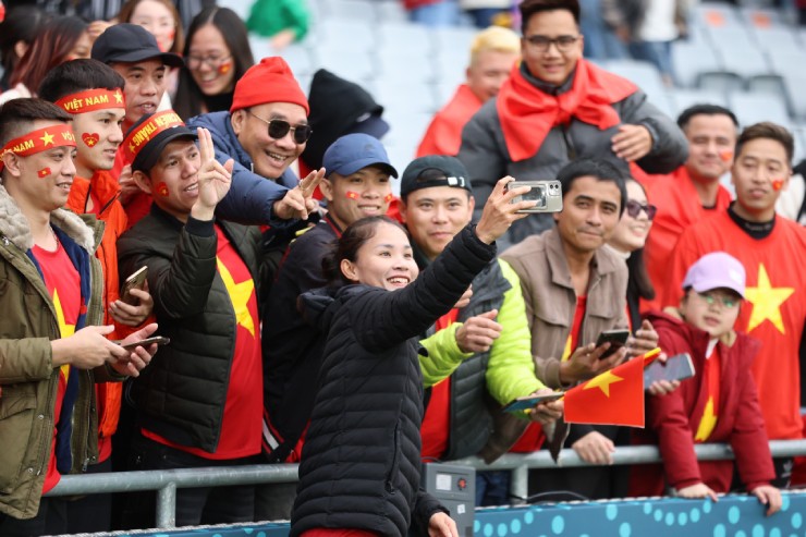 Hot girl Hoàng Loan được fan quốc tế săn đón, ĐT nữ Việt Nam mừng trận ra quân World Cup - 8