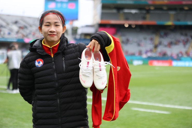 Hot girl Hoàng Loan được fan quốc tế săn đón, ĐT nữ Việt Nam mừng trận ra quân World Cup - 9