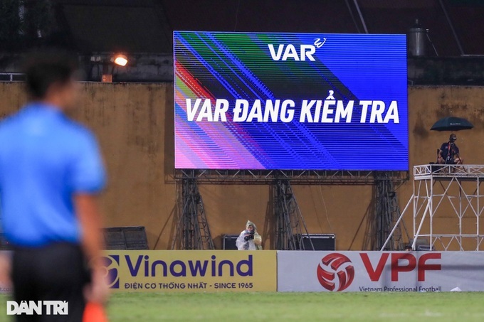 FIFA có động thái bất ngờ với công nghệ VAR tại V-League - 1