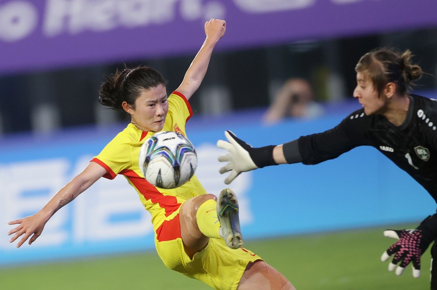 China thrashes Uzbekistan to reach women's football last eight in Asiad-Xinhua