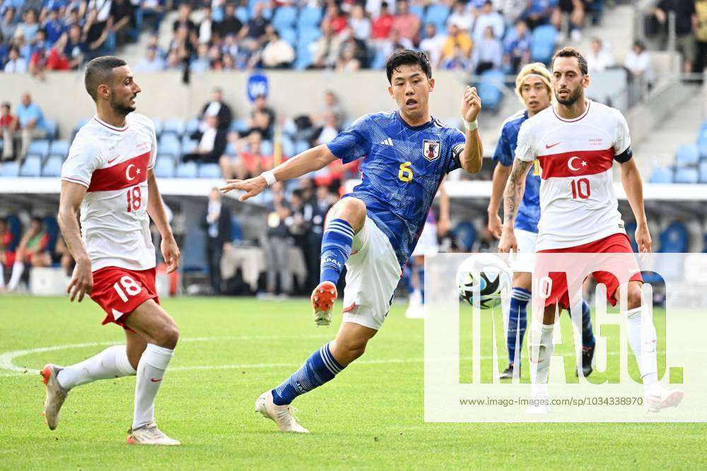 230912 Japan vs Turkey Wataru Endo of Japan battles for the ball with Onur Bulut of