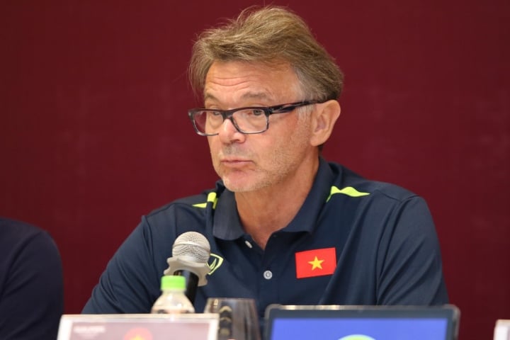 HLV Troussier: Tôi phải giúp U23 Việt Nam vượt ngưỡng, vươn tầm châu Á