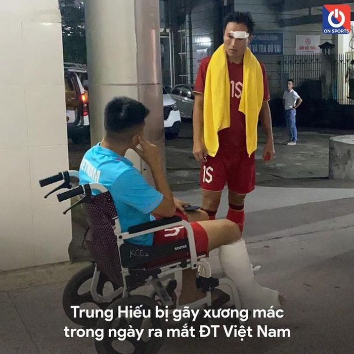 ĐT Việt Nam nhận tin dữ: Triệu Việt Hưng khâu 20 mũi, Phạm Trung Hiếu gãy xương mác