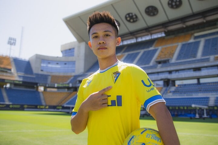 Vĩnh Nguyên thử sức ở Cadiz FC.