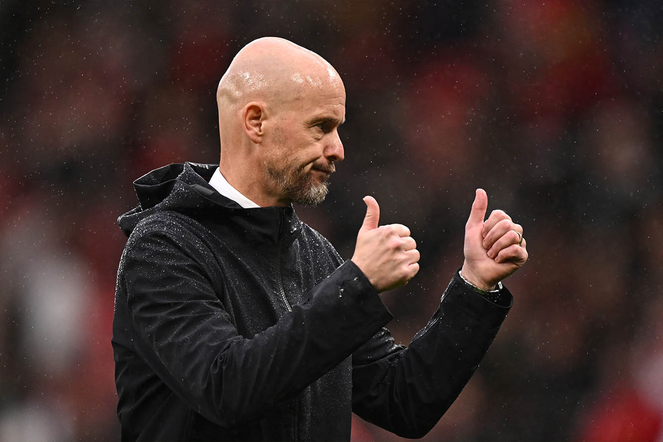 Ten Hag còn một chặng đường dài với Man United. Ảnh: AFP 