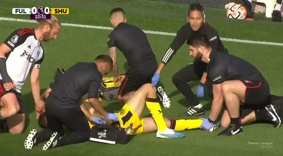 Chris Basham suffers horrific leg break and requires oxygen as Sheffield United boss Paul Heckinbottom delivers update | talkSPORT