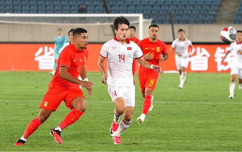 Hàng phòng ngự nhiều sai sót, Việt Nam thua 0-2 trên sân của Trung Quốc - Báo Quảng Ngãi điện tử