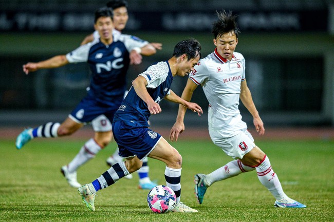 Tin nóng thể thao sáng 16/11: HLV Troussier quyết định danh sách gặp Philippines, Văn Toàn tiếc vì sang K-League muộn - Ảnh 3.