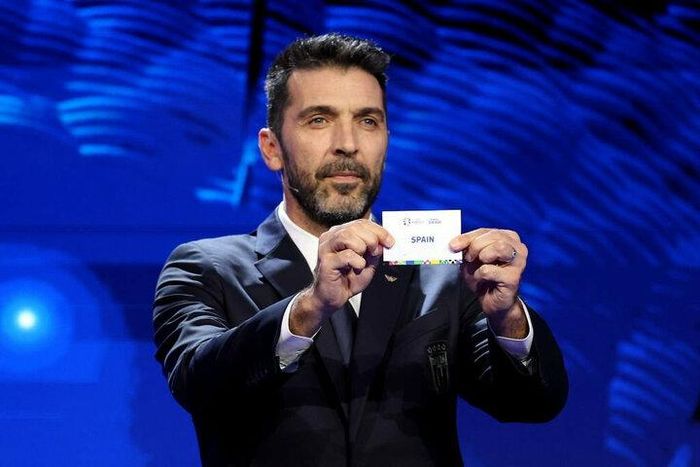 Gianluigi Buffon là khách mời tham dự lễ bốc thăm. (Ảnh: Getty)