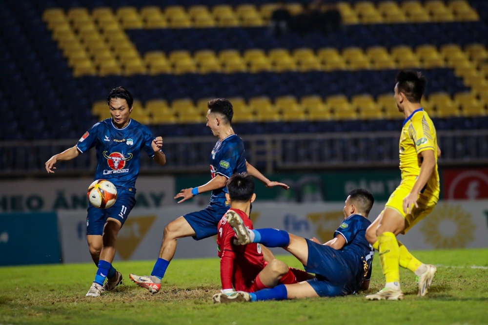 HAGL khủng hoảng sau trận thua đội bóng trẻ nhất V-League - Ảnh 1.