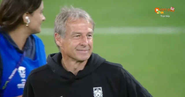Hàn Quốc bị loại tại bán kết Asian Cup, HLV Klinsmann gây phẫn nộ vì nụ cười khó hiểu - Ảnh 2.