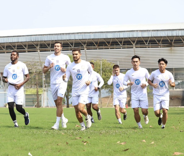 V-League bắt đầu &quot;nóng&quot; - Ảnh 1.