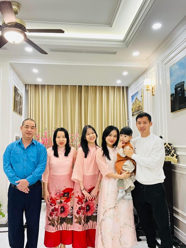 Cuộc sống viên mãn của cầu thủ Hùng Dũng: Ở biệt thự hơn 10 tỷ, bình yên bên vợ đẹp con ngoan - Ảnh 5.