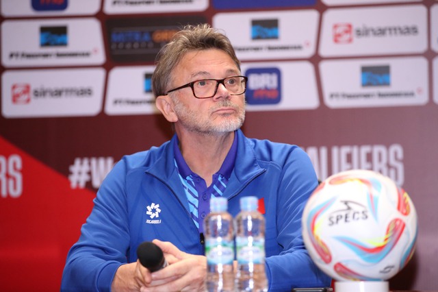 HLV Troussier: 'Nhiều người nghĩ cách làm của tôi không hợp, nhưng tính tôi rất thích thử thách’- Ảnh 1.