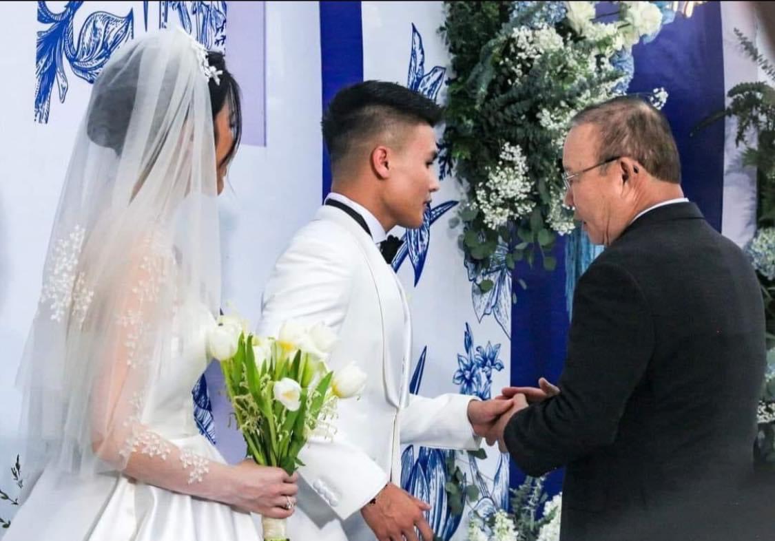 Dàn cầu thủ ĐT Việt Nam bảnh bao trong lễ cưới Quang Hải- Ảnh 11.