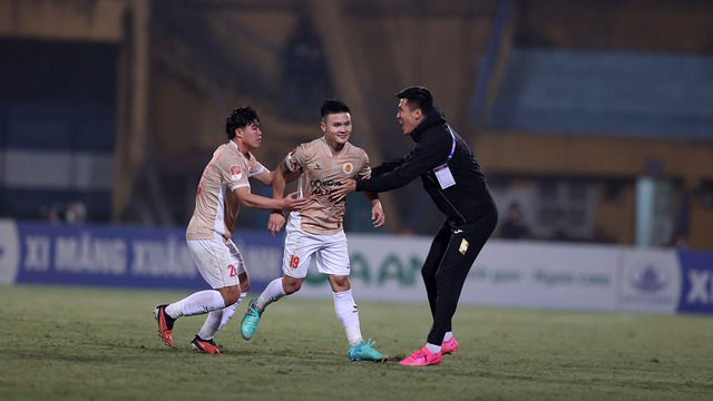 Quang Hải dẫn đầu thống kê đặc biệt ở V-League, HLV Troussier không thể vui hơn - Ảnh 3.