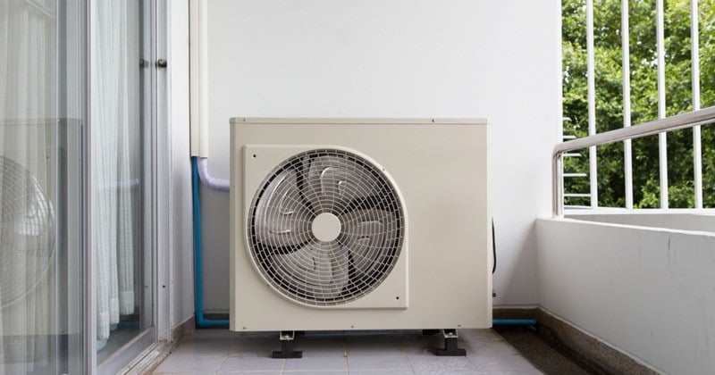 Chức năng cơ bản của cục nóng là loại bỏ nhiệt độ từ môi chất làm lạnh, sau khi đã hấp thụ nhiệt từ phòng bởi cục lạnh.