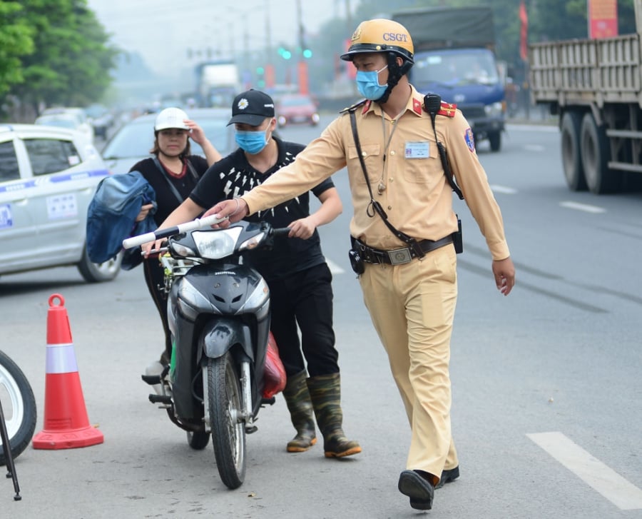 Đi xe người khác không có giấy tờ nào thì bị xử phạt