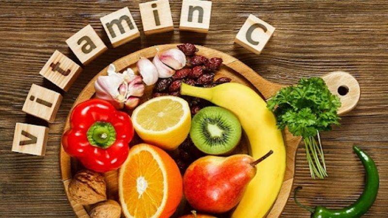 Tôm kỵ những thực phẩm giàu vitamin C