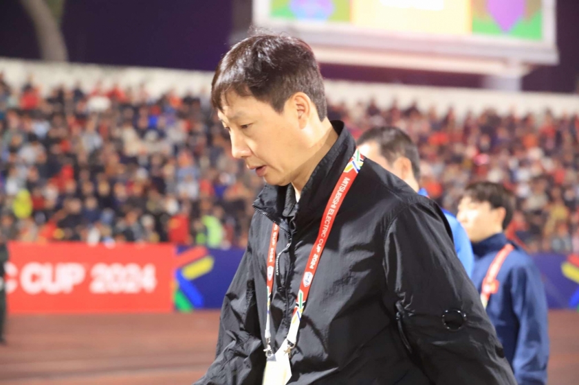 HLV Kim Sang Sik: 'Tôi đặt cược cả sự nghiệp của mình vào AFF Cup 2024' 576284