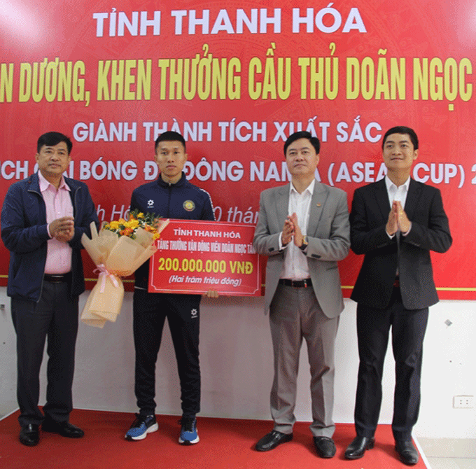 Tiền vệ Ngọc Tân được nhận tổng cộng 300 triệu đồng tiền thưởng