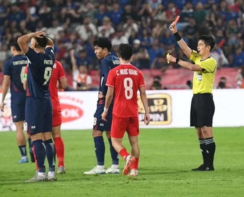 Báo Thái Lan: 'Bàn thắng của Supachok không xứng đáng, không fair play' 579307