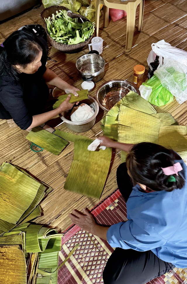 Bùi Tiến Dũng đưa vợ mẫu tây và con trai về quê ăn tết, nàng WAG có một hành động này với mẹ chồng- Ảnh 3.