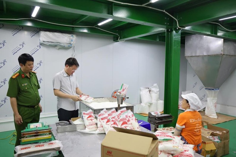 Khu vực sang chiết, đóng gói sản phẩm tại Công ty TNHH Famimoto Việt Nam. (Ảnh: Công an tỉnh Phú Thọ)