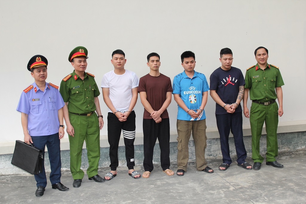 Nghệ An triệt phá ổ sản xuất 3.500 tấn giá đỗ ngâm hóa chất "nước kẹo" có thể gây xơ phổi- Ảnh 4.