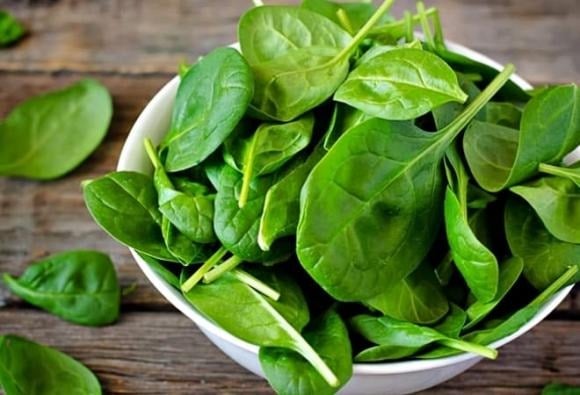 Rau bina giúp cải thiện sức khỏe gan và cung cấp dưỡng chất cho cơ thể, tạo nên bữa ăn bổ dưỡng cho cả gia đình. 
