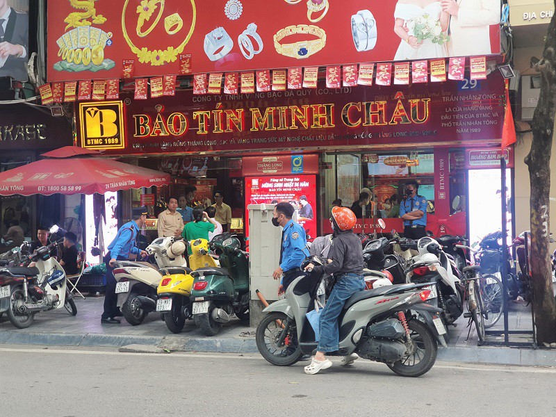 Chỉ sau khi mở một khoảng thời gian, cửa hàng này không còn cảnh xếp hàng dài bên ngoài như những ngày trước nữa.