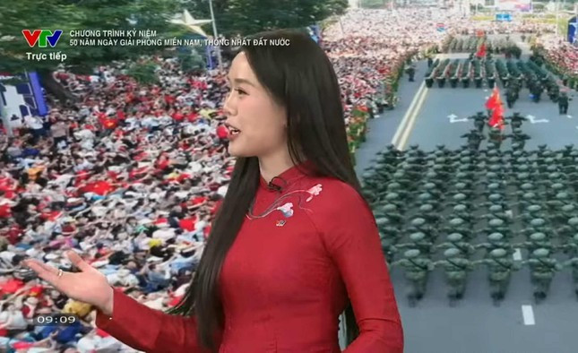 Hình ảnh BTV Lan Anh trên sóng trực tiếp gây tranh luận.