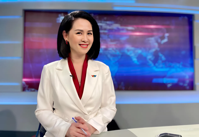 Danh tính nữ MC của VTV ứng biến nhanh trên sóng trực tiếp Lễ diễu binh 30/4 ảnh 1