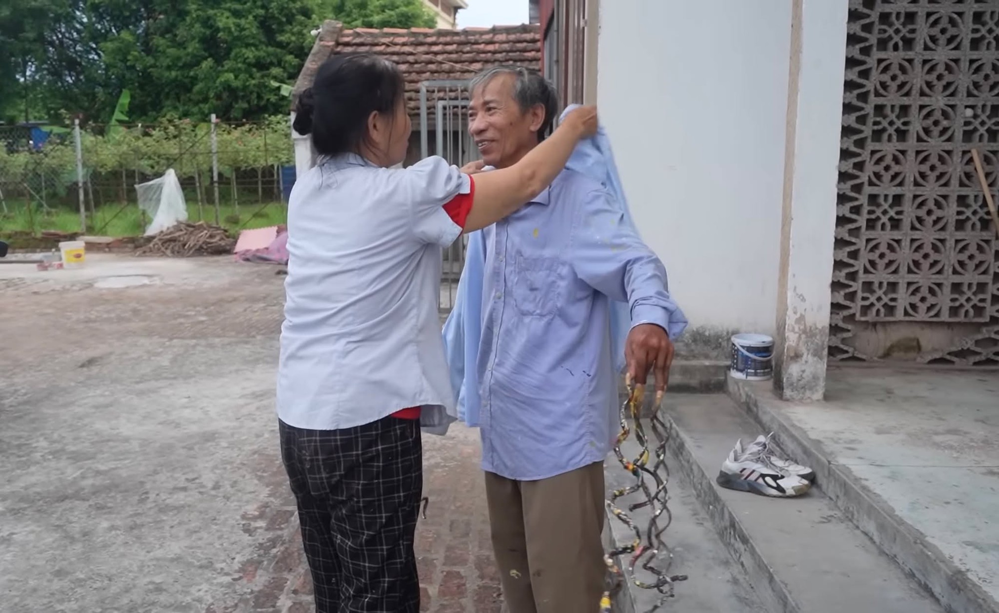 “Dị nhân” Nam Định nuôi móng tay 35 năm không cắt lên tiếng về thông tin muốn bán bộ móng với giá 7 tỷ- Ảnh 5.
