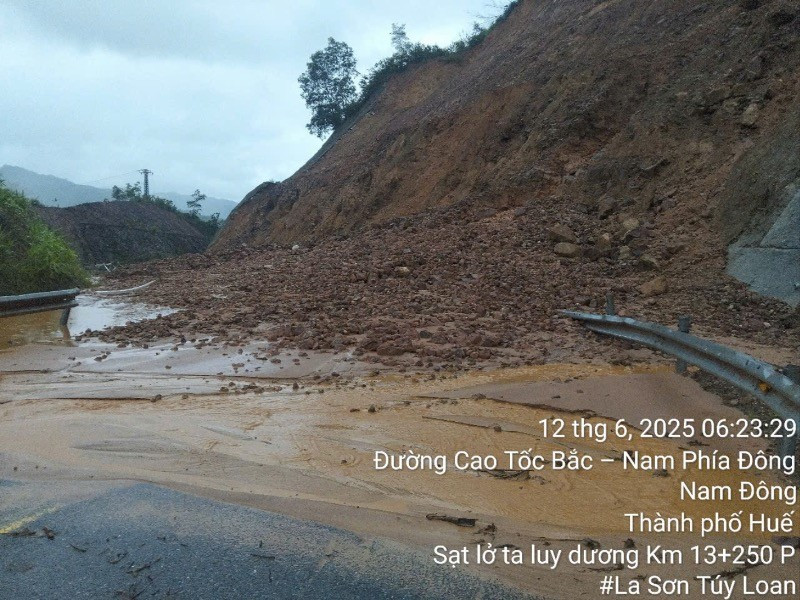 Diễn biến bão số 1 gây mưa rất to: Ngập lụt và sạt lở đã xảy ra, hàng loạt chuyến bay bị ảnh hưởng- Ảnh 13.