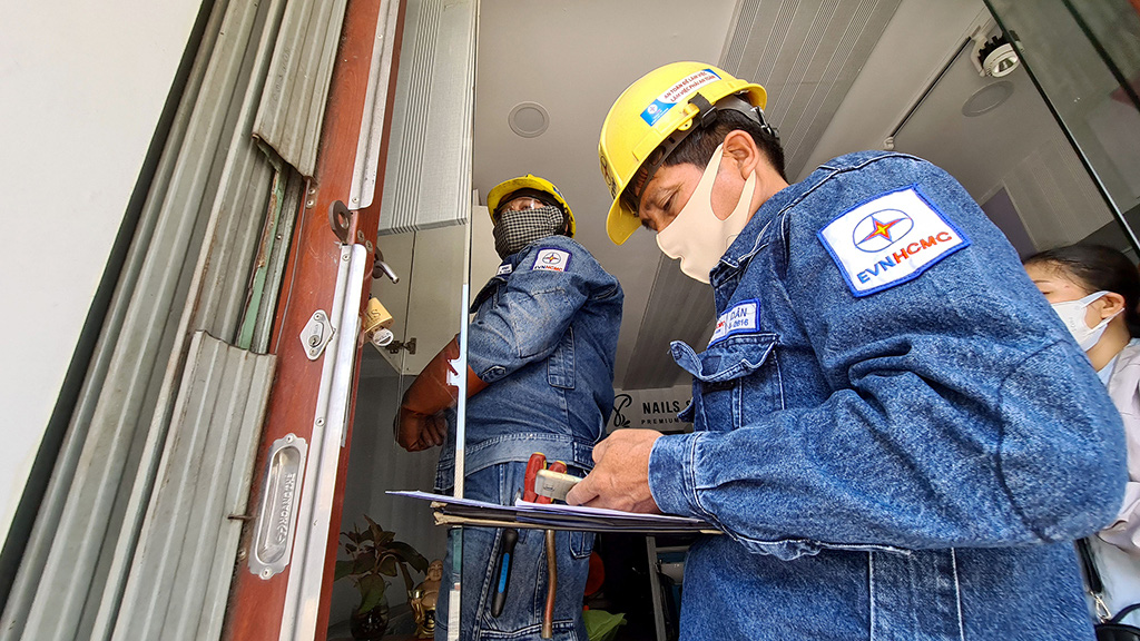 EVN nói ghi chỉ số điện sai dẫn đến tăng sốc là sai sót cá nhân - Ảnh 4.