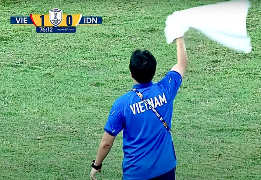 Vì sao ban huấn luyện "vẫy cờ trắng" nhưng U23 Việt Nam vẫn thắng?- Ảnh 1.