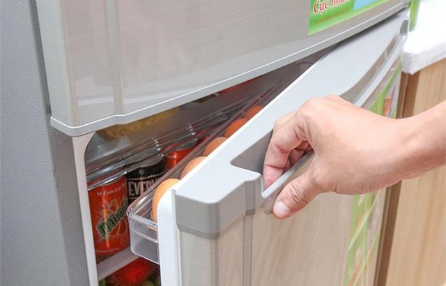 Cách hạn chế hóa đơn tiền điện tăng vọt khi thời tiết nắng đổ lửa - Ảnh 3.