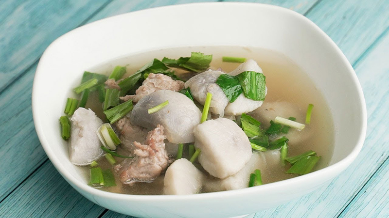 Xương heo hầm khoai sọ là một trong những món ăn quen thuộc, vừa dễ chế biến vừa bổ dưỡng