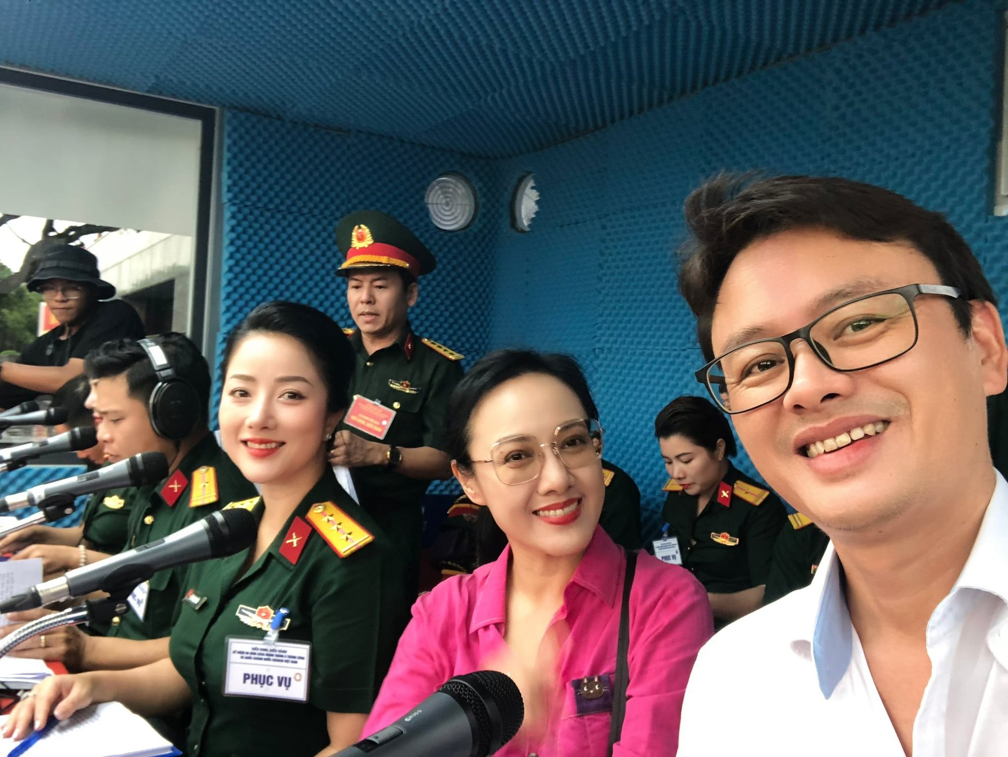 BTV Hoài Anh thuyết minh sự kiện A80: Xuất thân tiểu thư &quot;cành vàng lá ngọc&quot; và chân dung người chồng bí ẩn - Ảnh 1.