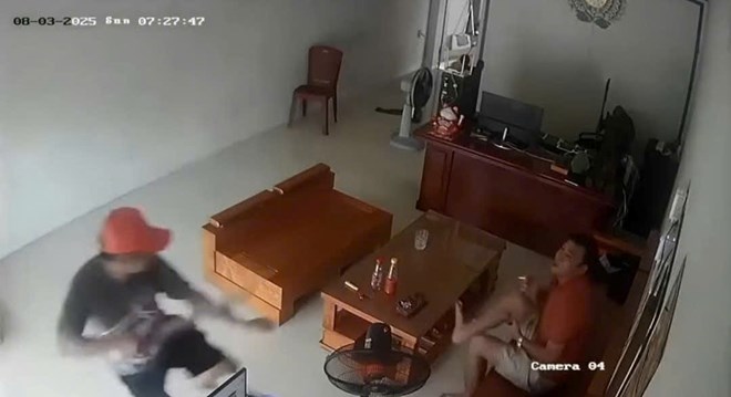 Cầm dao xông vào nhà chém đứt lìa tay người đàn ông ở Hải Phòng