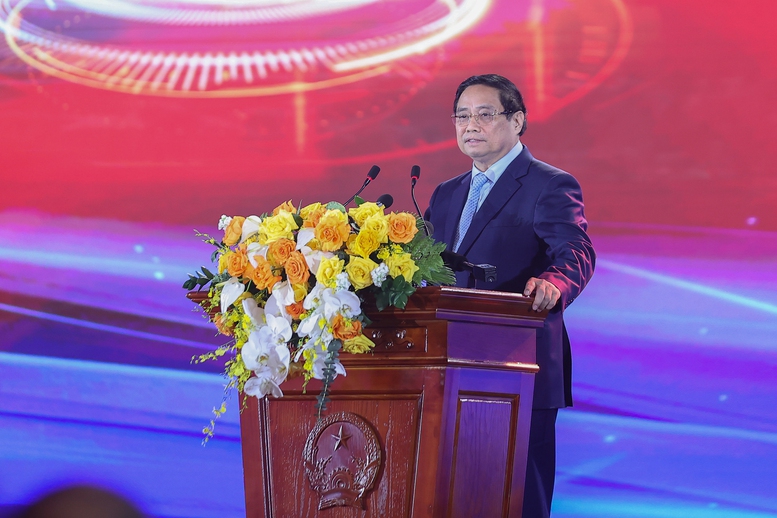 Thủ tướng biểu dương Vingroup: "Vượt nắng, thắng mưa, không thua gió bão" để hoàn thành top 10 trung tâm triển lãm lớn nhất thế giới- Ảnh 1.