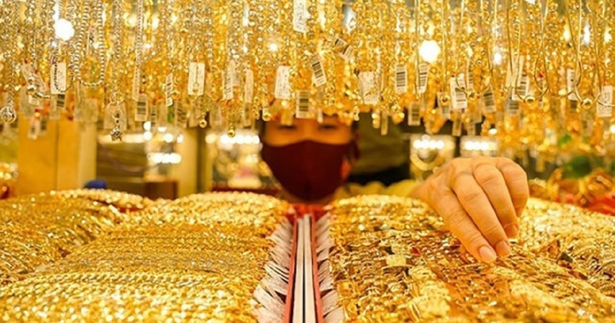 Niềm vui của người mua vàng trước thông tin mới | Báo Pháp Luật TP. Hồ Chí Minh