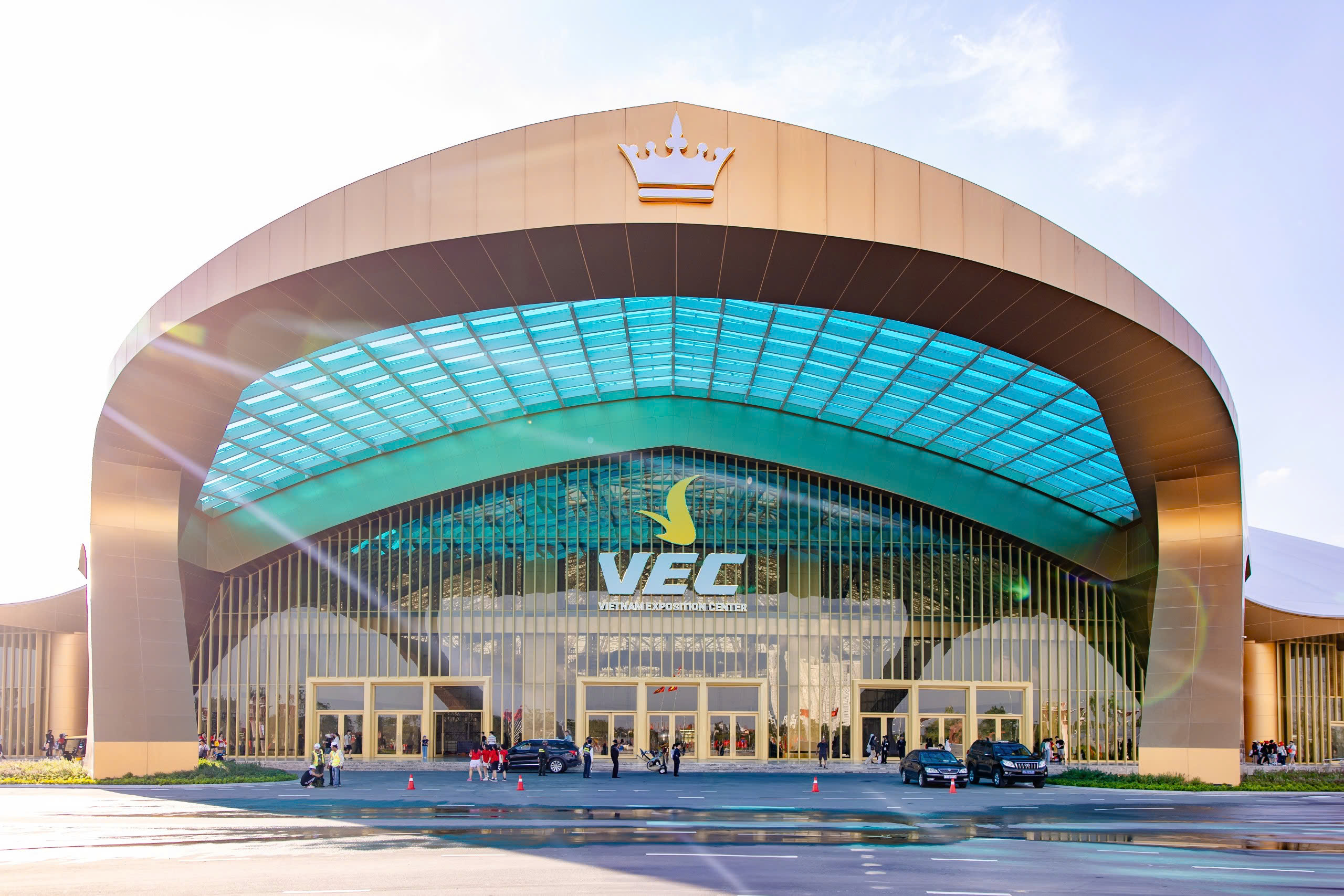 Tập đoàn Vingroup được trao tặng Huân chương Lao động hạng nhất - Ảnh 2.