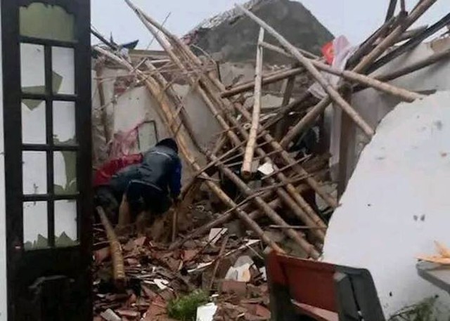 Thiệt hại nặng nề do bão số 10 Bualoi: Đã ghi nhận nhiều thương vong, mặc dù suy yếu nhưng hoàn lưu còn rất mạnh- Ảnh 3.