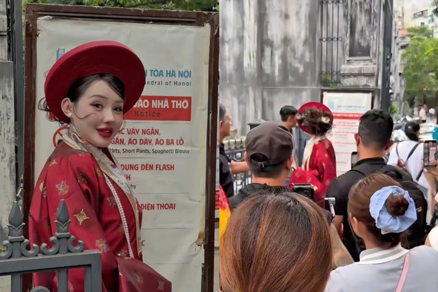 Phía Ngân 98 nói gì vụ xác minh clip bị yêu cầu rời khỏi Nhà thờ Lớn? - Ảnh 1.