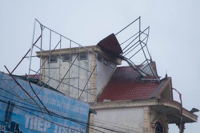 Thiệt hại nặng nề do bão số 10 Bualoi: Đã ghi nhận nhiều thương vong, mặc dù suy yếu nhưng hoàn lưu còn rất mạnh- Ảnh 8.